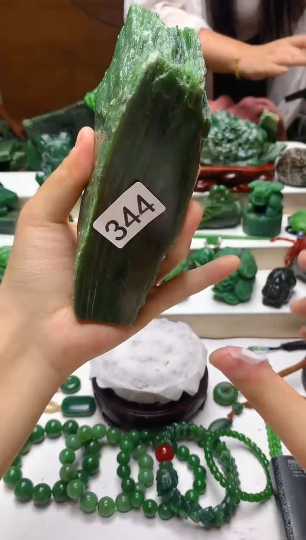 未镶嵌和田玉（碧玉）珠宝半成品0