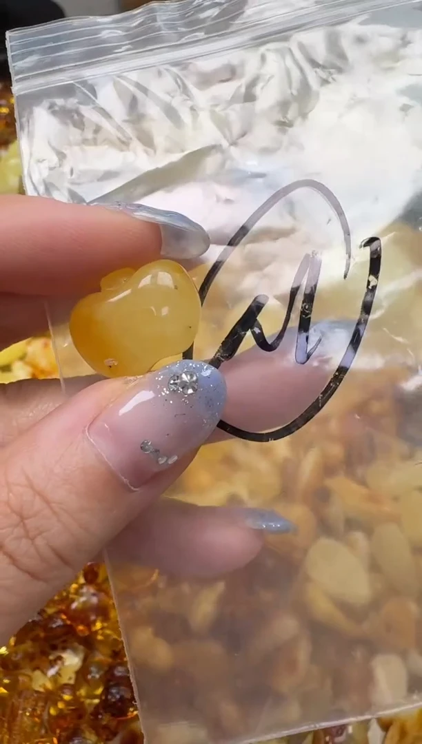 裸石琥珀未镶嵌如图
