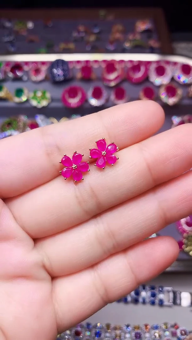 银S925镶嵌耳饰红宝石....