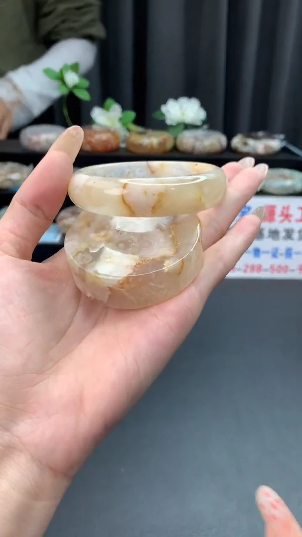 未镶嵌手镯石英质玉（55圈口）赠送镯心 无证书