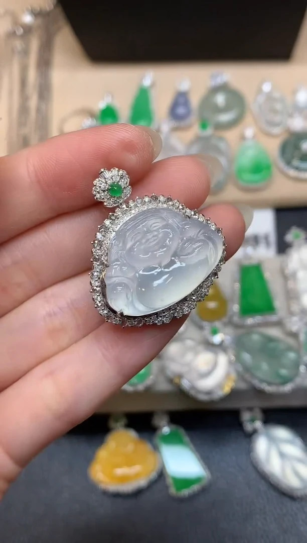 颈饰18K金镶嵌翡翠财神【无服务费