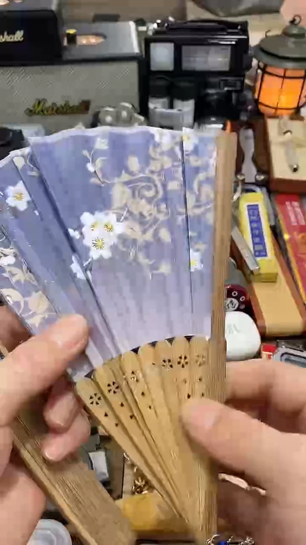 瓷片闪购商品 如图所示