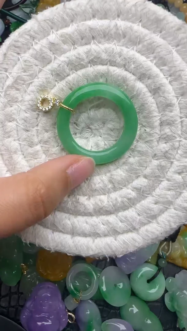 颈饰未镶嵌翡翠缅甸翡翠吊坠