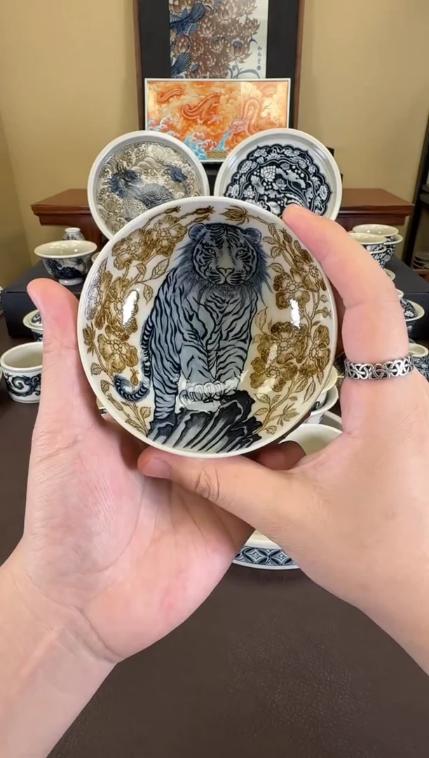 二号釉老虎纹普洱杯