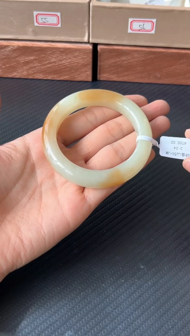 未镶嵌手镯和田玉且末微色差金山56+MJ