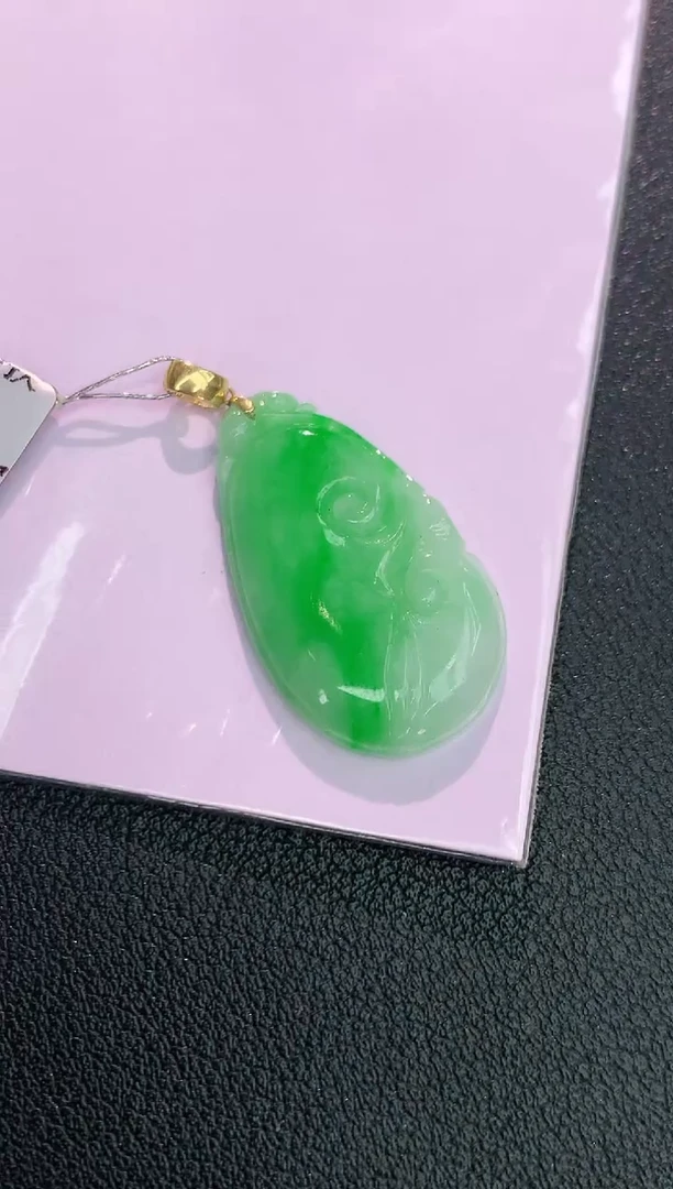 颈饰18K金镶嵌翡翠赠礼盒证书 丁丁