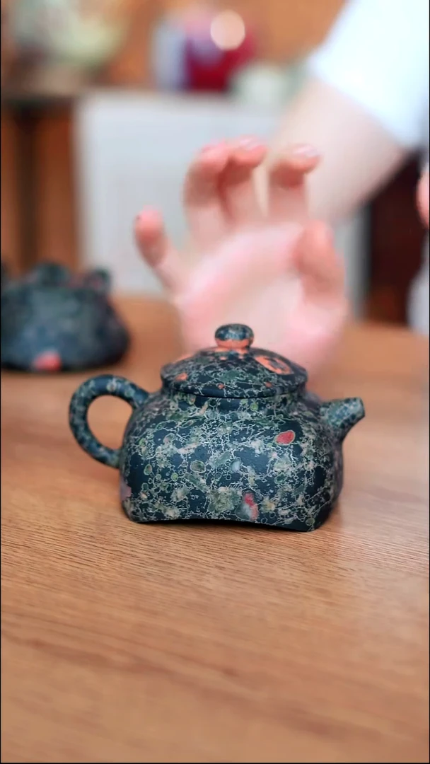 寻武记安山玉半月壶