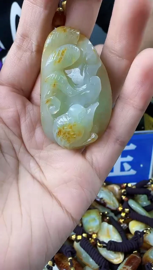 和田玉未镶嵌颈饰1