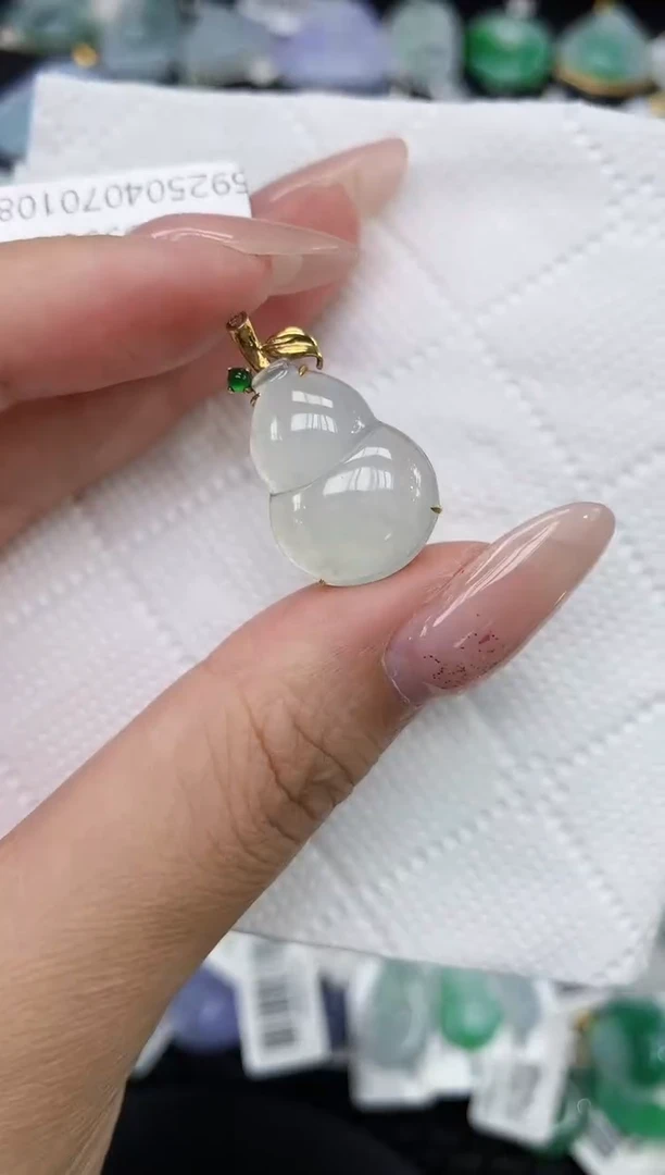 颈饰18K金镶嵌翡翠1111111111