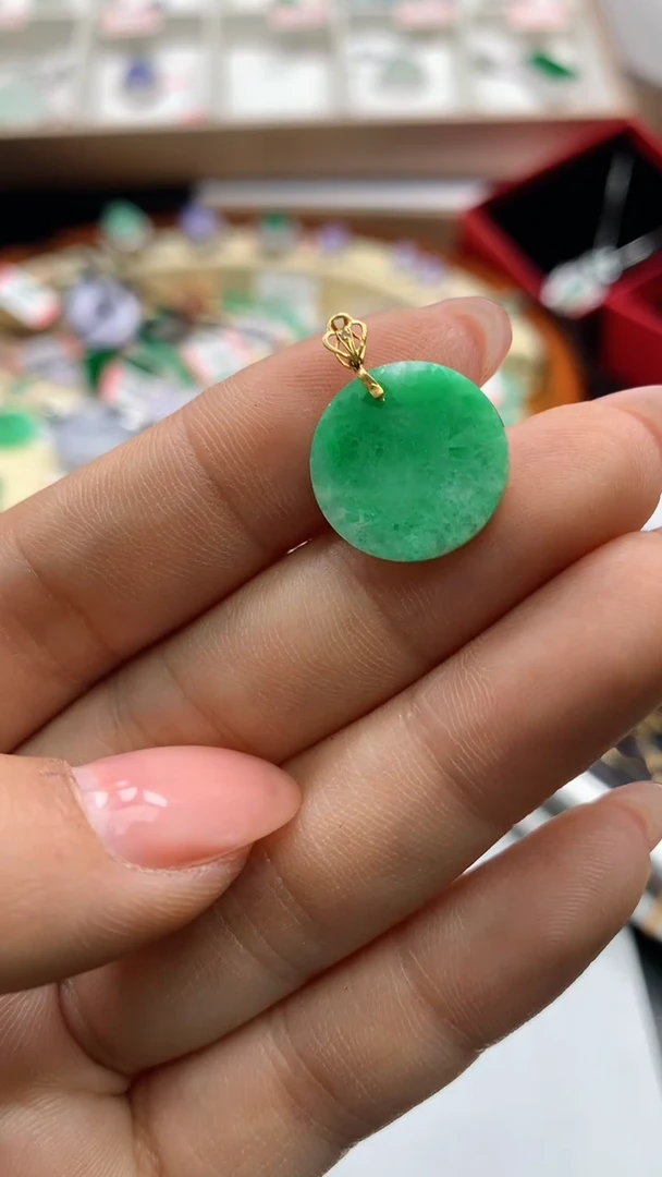 【闪购商品】翡翠吊坠(不含链)18K金镶嵌18K扣吊坠