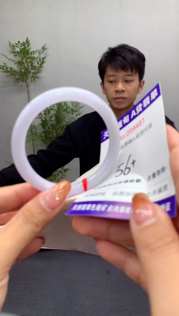 未镶嵌手镯翡翠有纹，完美者勿拍