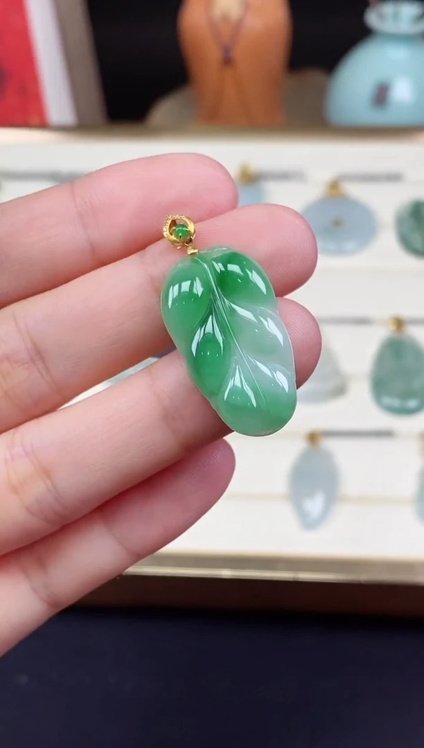 吊坠(不含链)18K金镶嵌翡翠叶子18K金扣镶嵌@@CMT