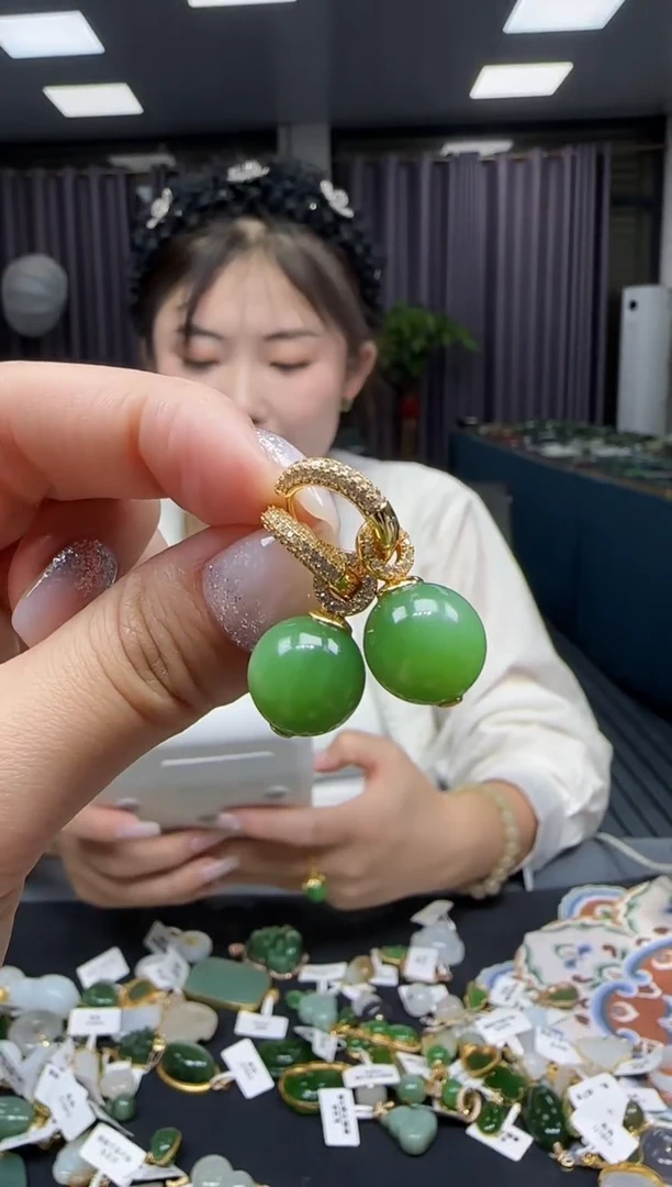 和田玉银S925镶嵌耳饰1