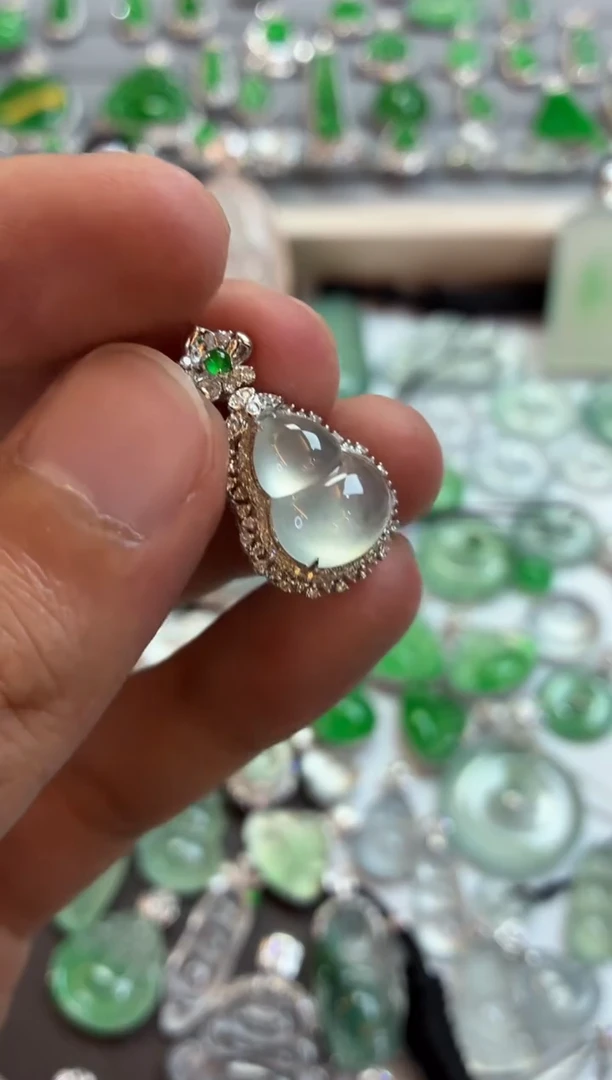 吊坠(不含链)18K金镶嵌翡翠葫芦