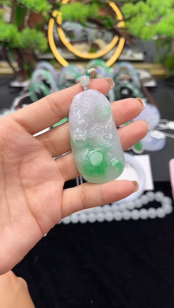 颈饰未镶嵌翡翠吊坠