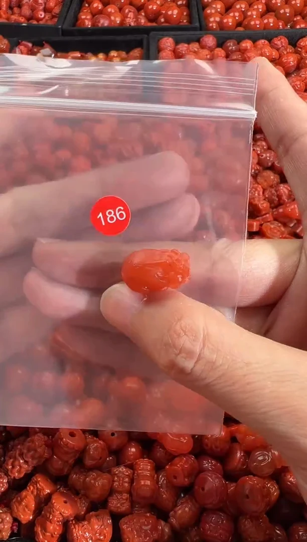 颈饰未镶嵌南红玛瑙0