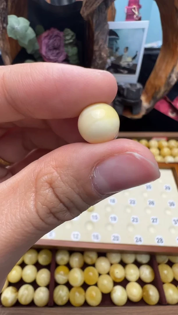 【闪购商品】蜜蜡裸石未镶嵌俄料圆珠10+mm0.608克