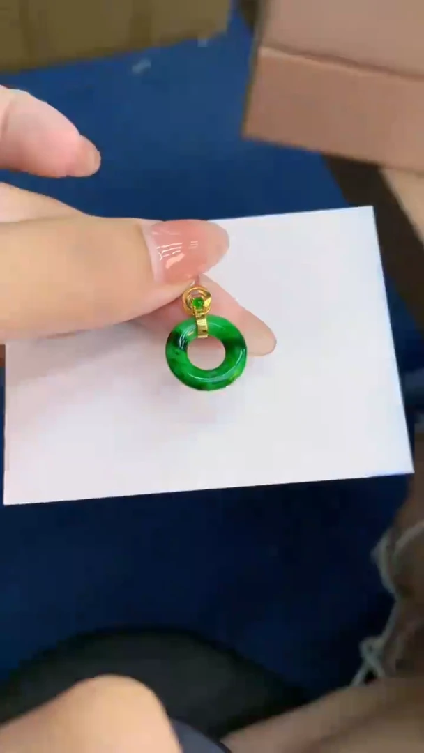 翡翠未镶嵌颈饰 1