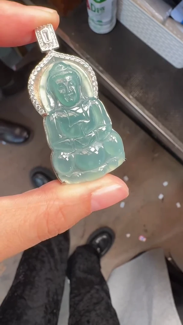 未镶嵌定制翡翠翡翠A货有轻微色差属于正常现象，吊坠多样性发货1