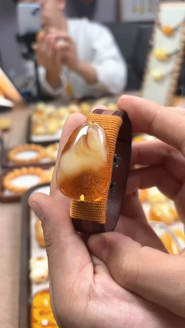 【闪购商品】蜜蜡裸石未镶嵌手牌