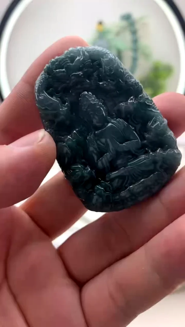 翡翠未镶嵌颈饰九龙观音