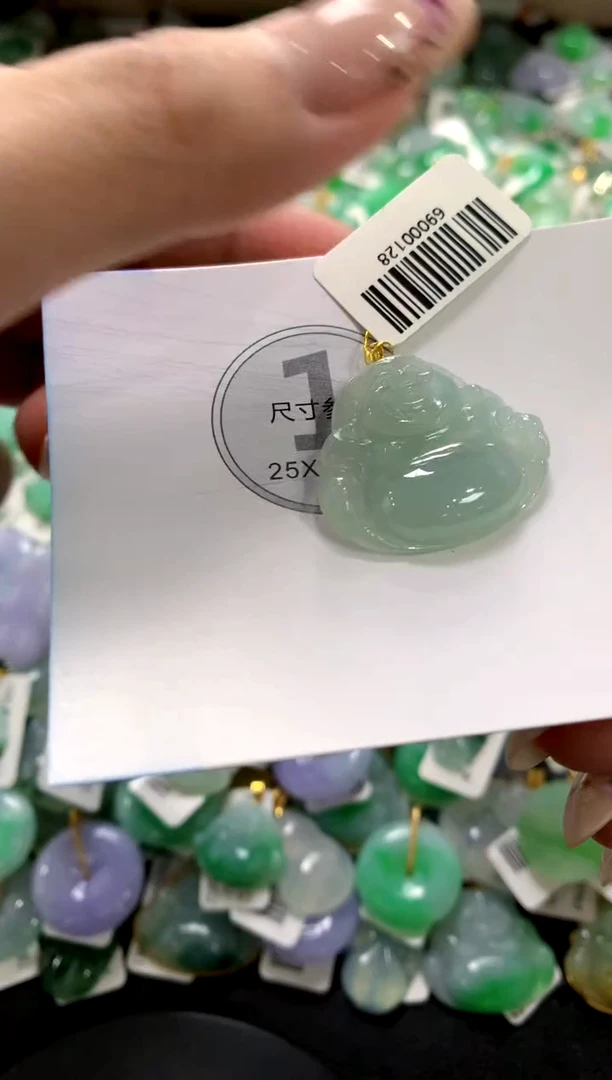 翡翠18K金镶嵌颈饰1111111111111111