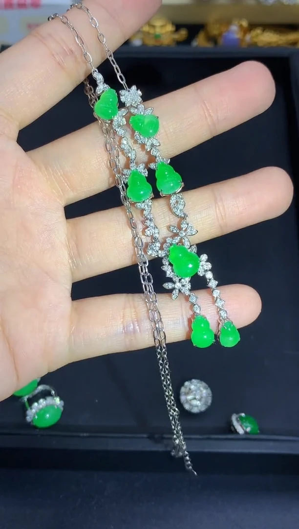 颈饰18K金镶嵌翡翠823-中国好珍宝