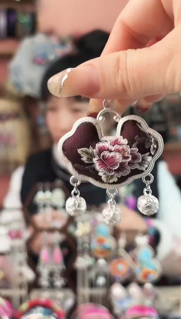 织绣彩云南阁非遗老绣4