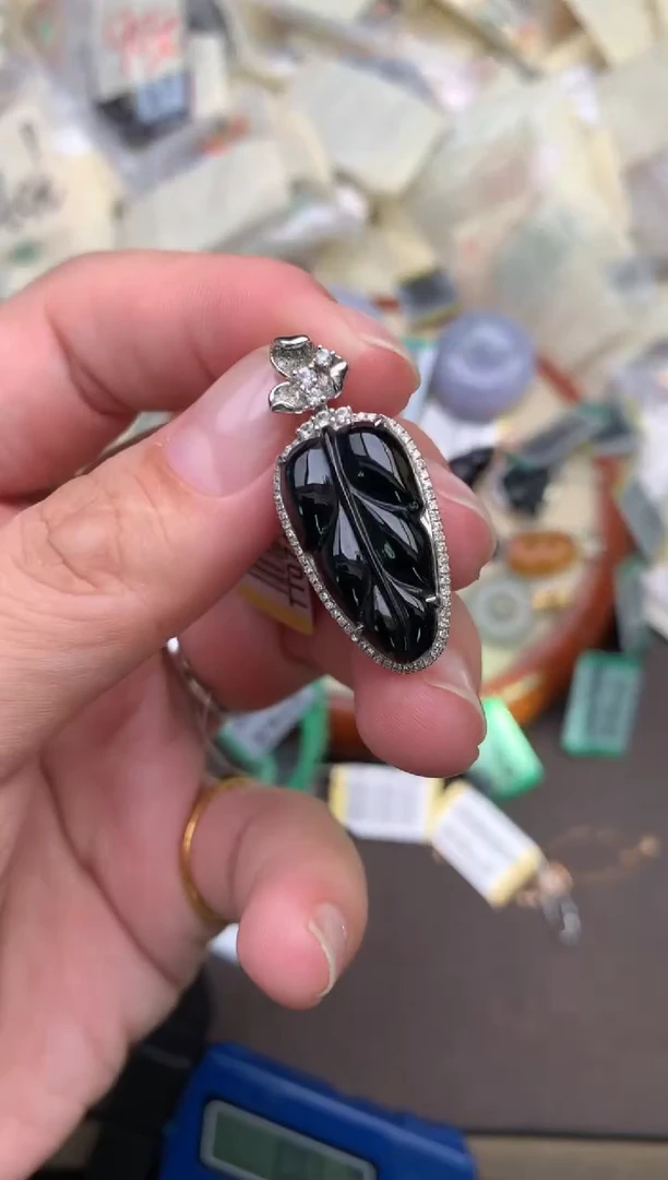 翡翠挂件18K金镶嵌—