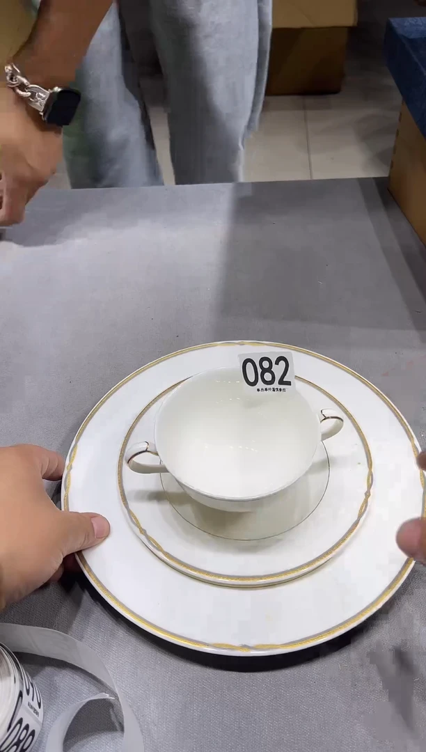 瓷片一**逼082......