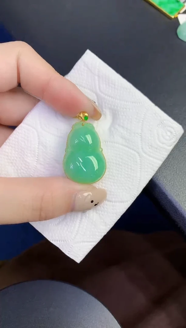 颈饰18K金镶嵌翡翠缅甸天然翡翠A货