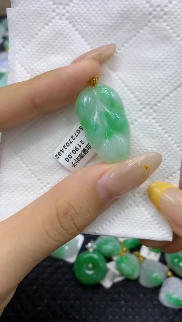 颈饰18K金镶嵌翡翠天然缅甸翡翠A货