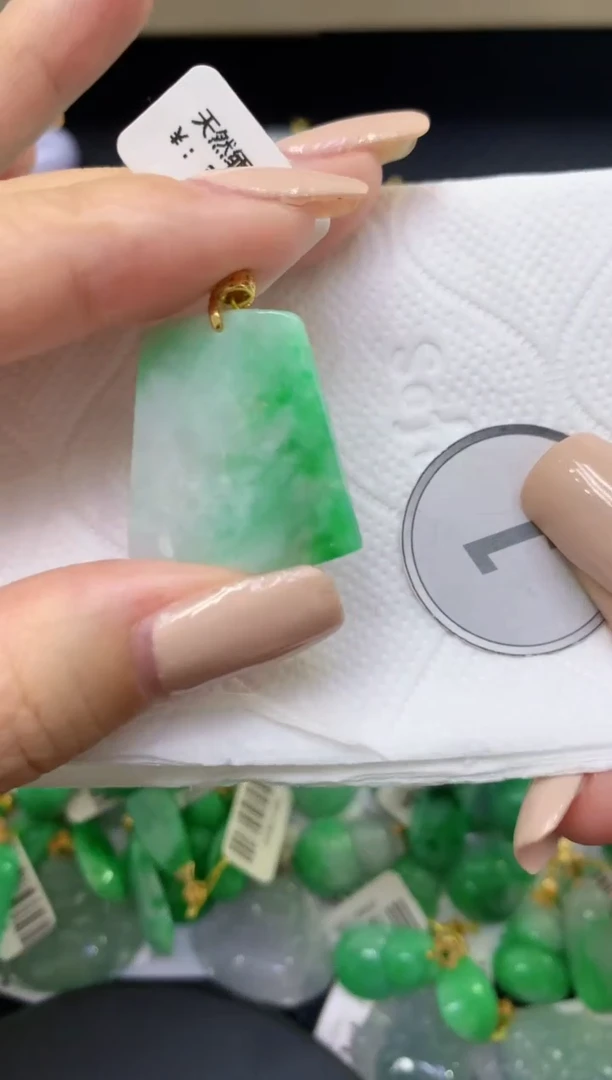 颈饰未镶嵌翡翠天然缅甸翡翠A货