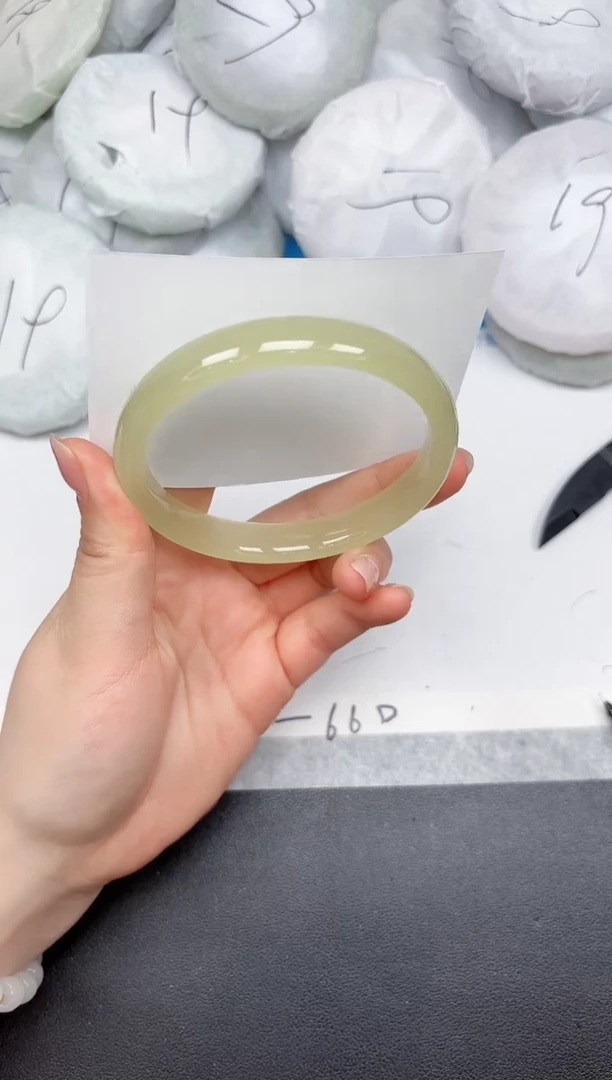 未镶嵌手镯石英质玉A188/64.9