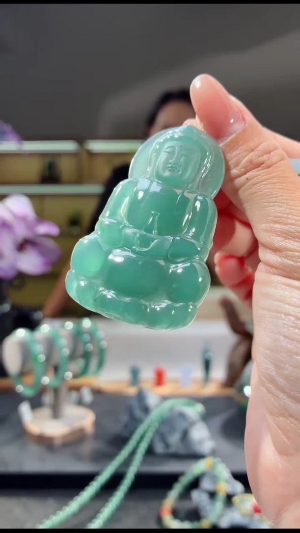 吊坠(赠链)未镶嵌翡翠观音（多样性发其一）