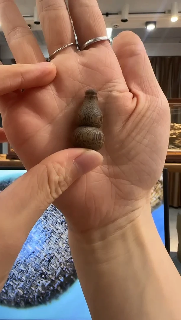 沉香吊坠老***多沉香小葫芦吊坠