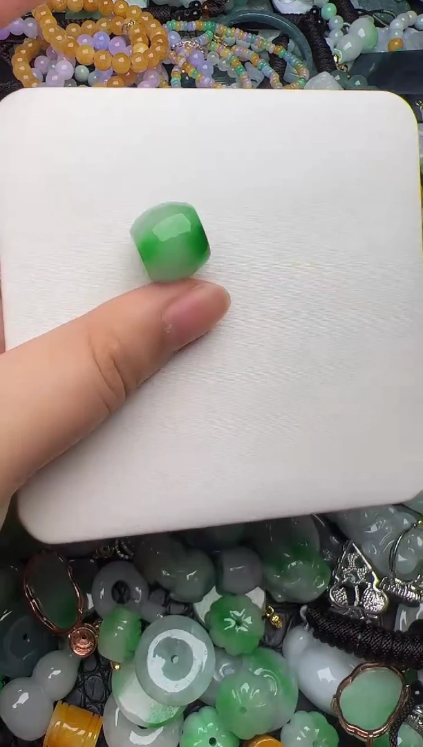 翡翠未镶嵌颈饰天然缅甸翡翠吊坠