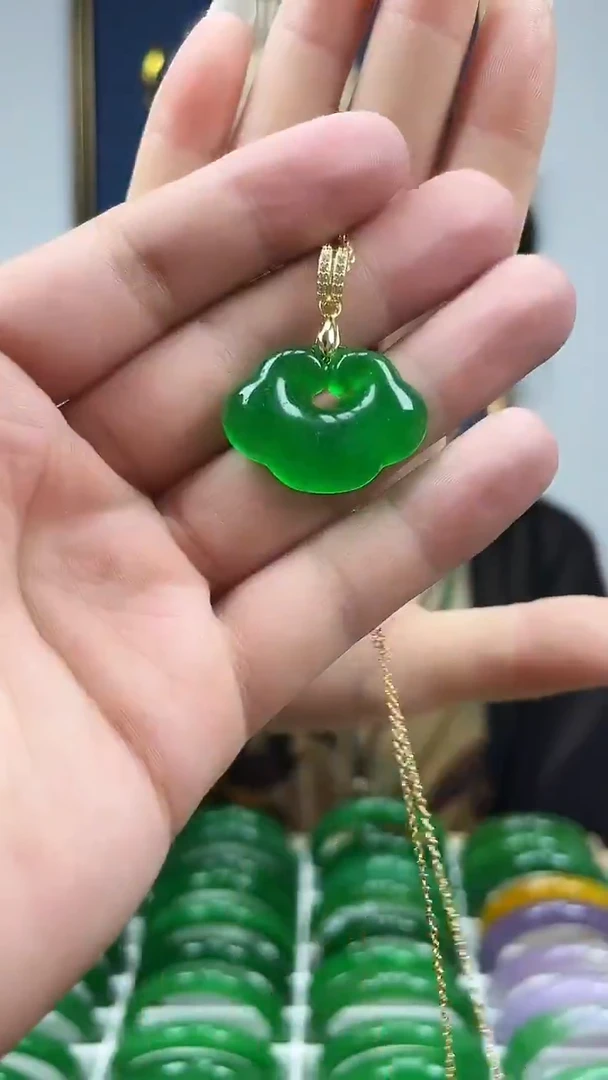 翡翠未镶嵌颈饰s3 正阳绿如意吊坠