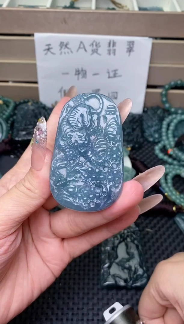 翡翠未镶嵌颈饰