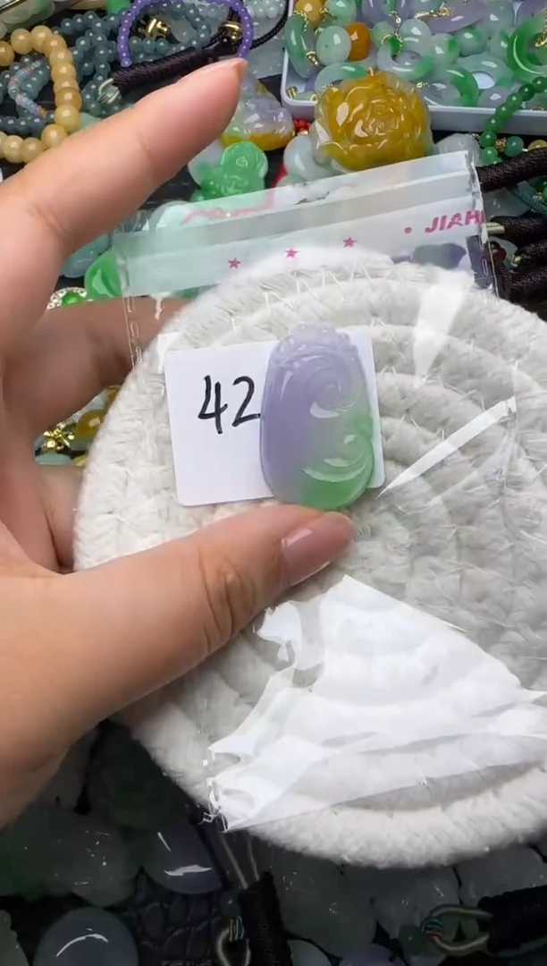 颈饰未镶嵌翡翠缅甸翡翠吊坠