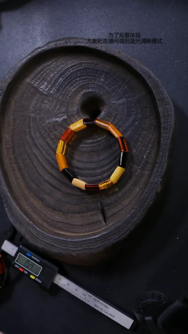 【闪购商品】琥珀裸石未镶嵌微瑕手牌