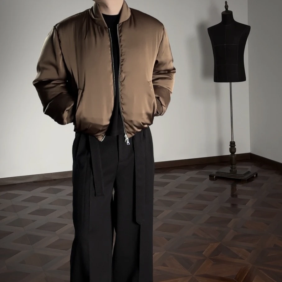 Oclin 90%白鹅绒仿醋酸缎面Bomber羽绒服气球廓形短宽剪裁 差异化