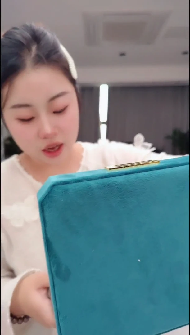 羽毛欢*2628绿色盒子