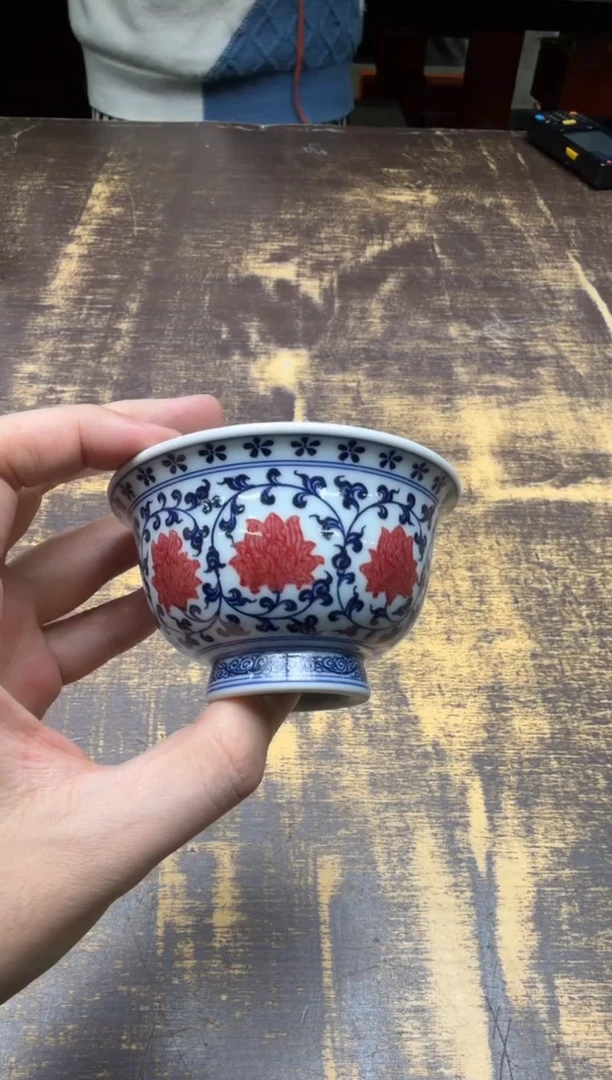 【****彭（预售）天义华 青花釉里红缠枝莲双狮压手杯
