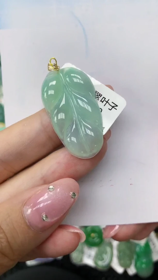 翡翠18K金镶嵌颈饰1111111111