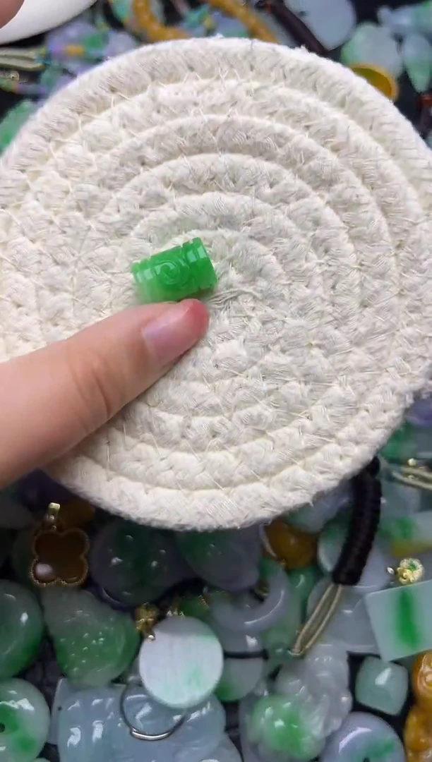 翡翠未镶嵌颈饰天然缅甸翡翠吊坠