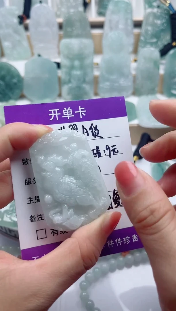 颈饰未镶嵌翡翠