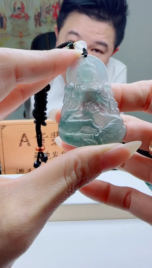 翡翠未镶嵌颈饰多样性发其一