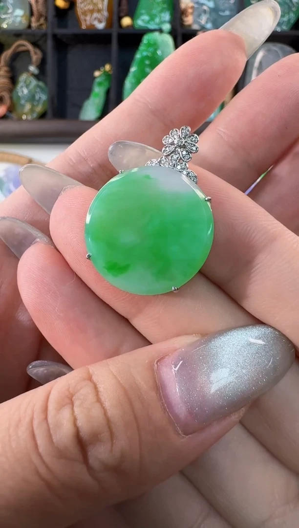 颈饰18K金镶嵌翡翠缅甸A货翡翠