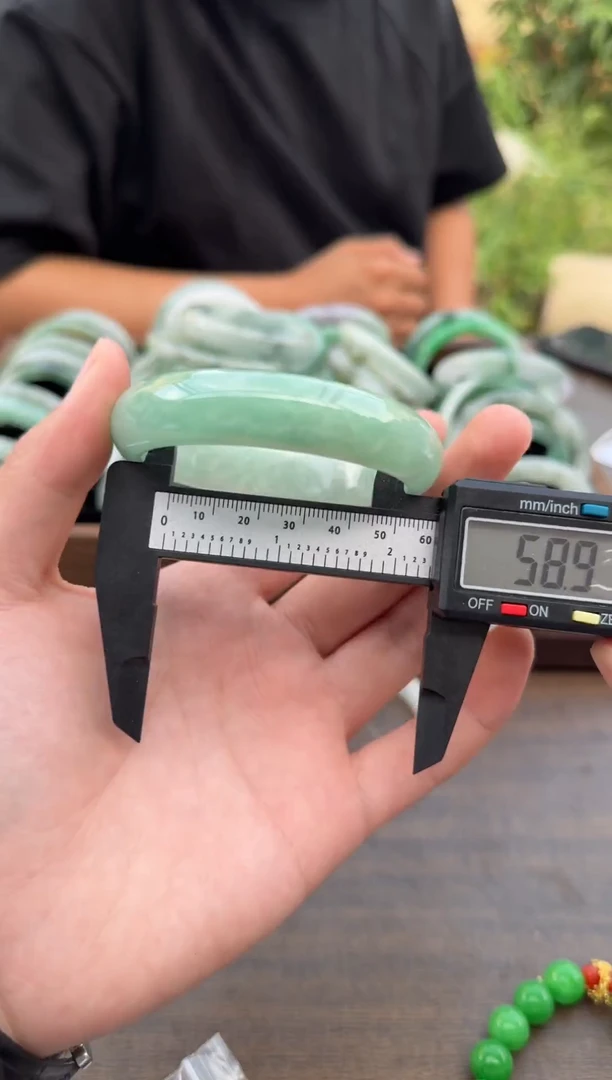 未镶嵌手镯翡翠B6